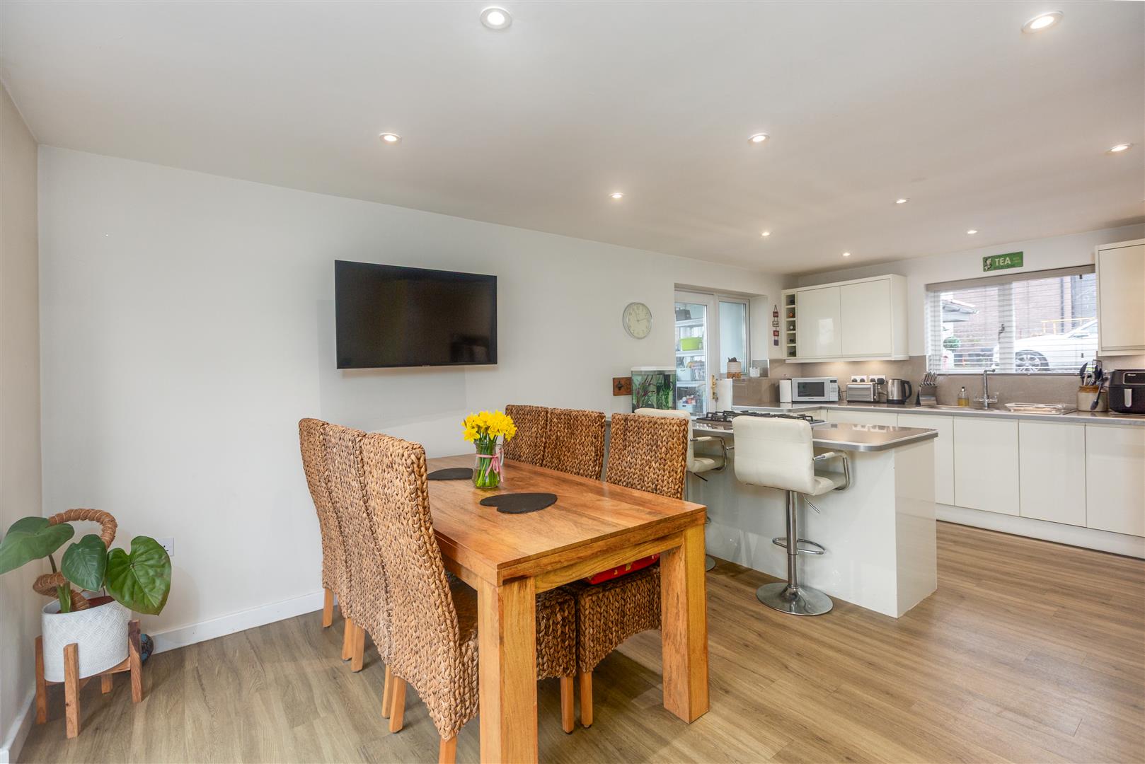 Heol Treffynnon, Parc Gwernfadog, Swansea, SA6 6SE